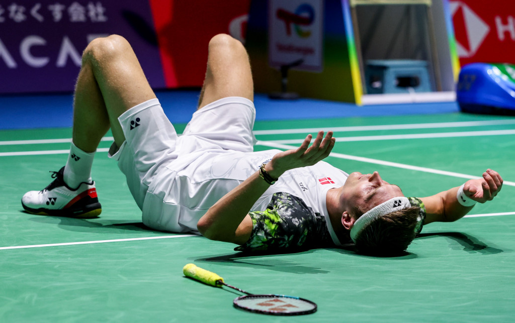 Axelsen celebrates his victory